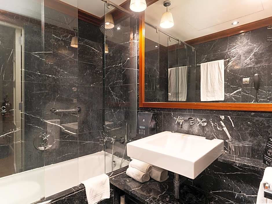 U232 Hotel