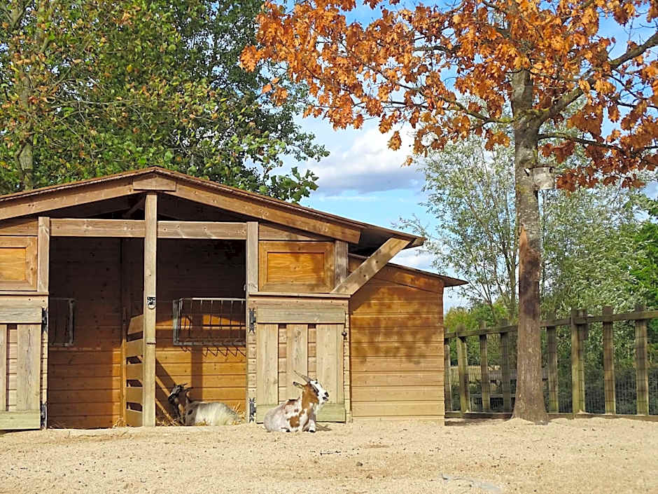 CAMPANILE VAL DE France