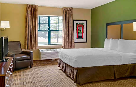 Queen studio with 1 Queen Bed - Disability Access/Non-Smoking