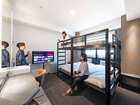 Bunk Beds (4 Adults) - with Shower