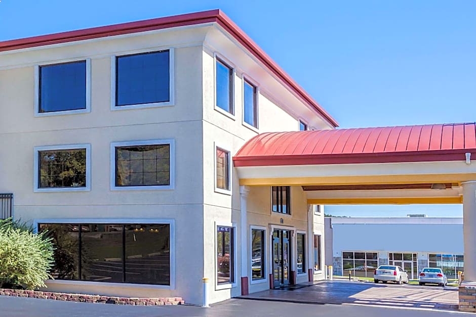 Days Inn by Wyndham Dalton