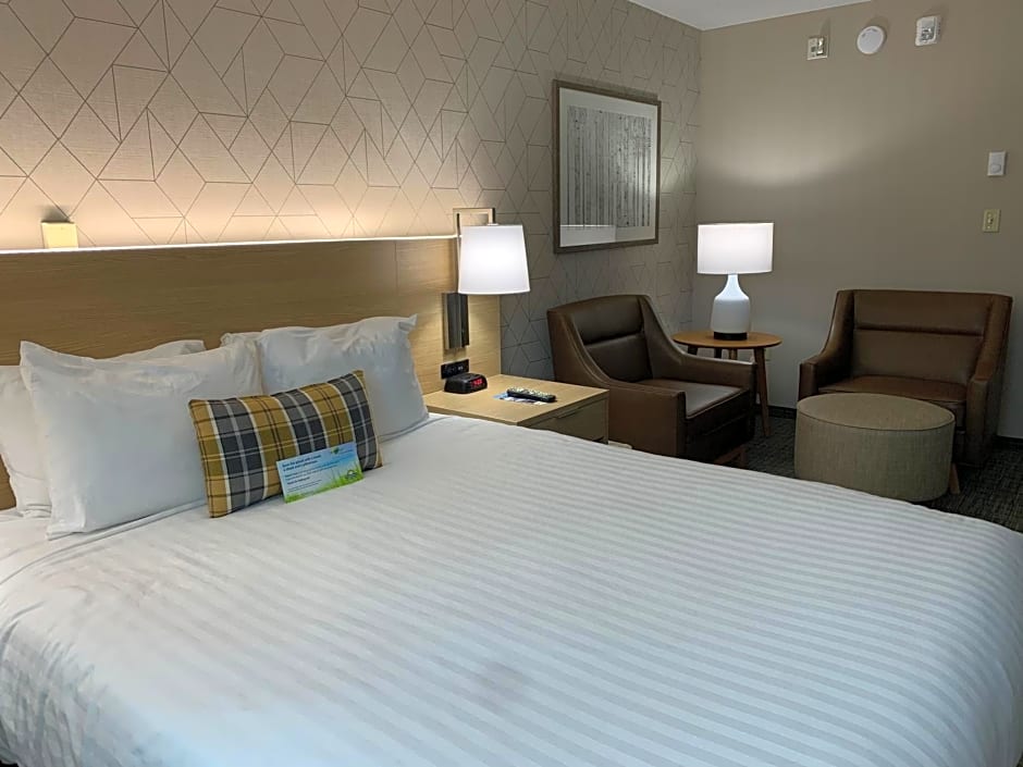 Days Inn & Suites by Wyndham Duluth by the Mall