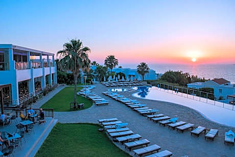 Theo Sunset Bay Hotel