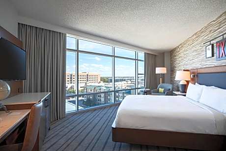 Junior Suite, Club lounge access, 1 Bedroom Larger Suite