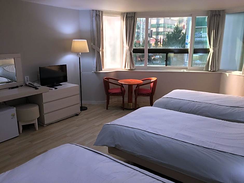 Central Hotel
