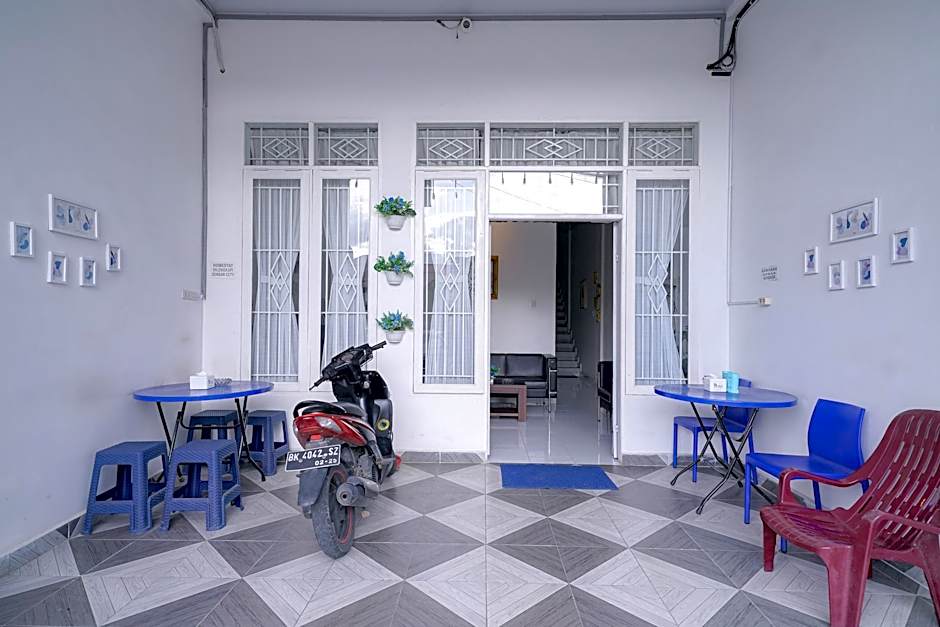 RedDoorz near Pantai Pandan Sibolga