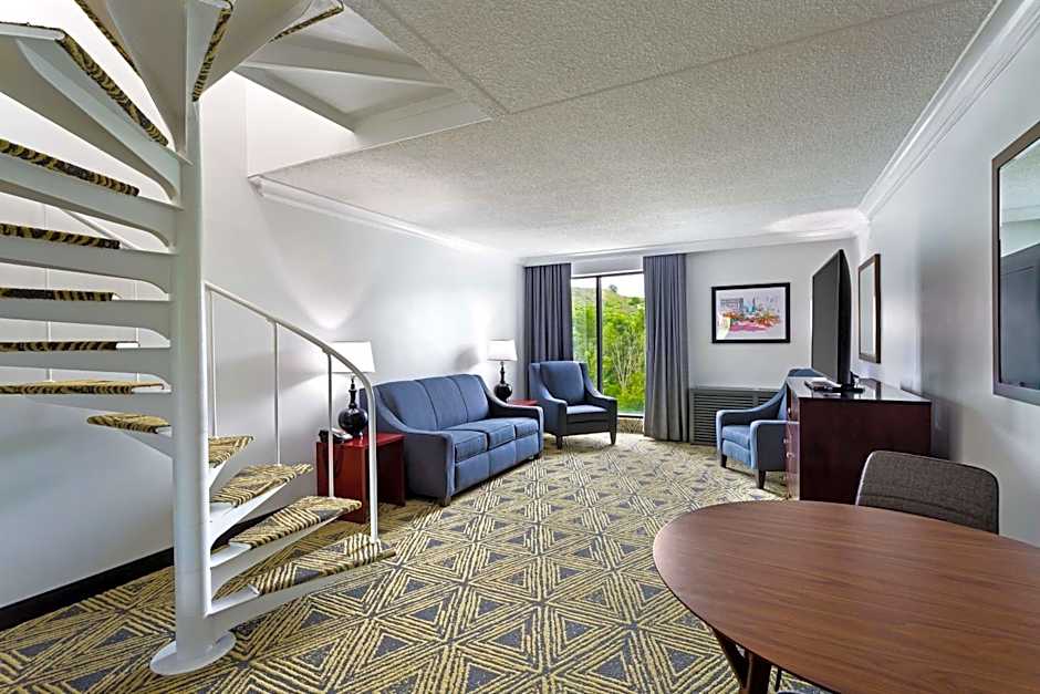 DoubleTree By Hilton Hotel Pittsburgh-Meadow Lands