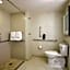 Renaissance by Marriott Arlington Capital View Hotel
