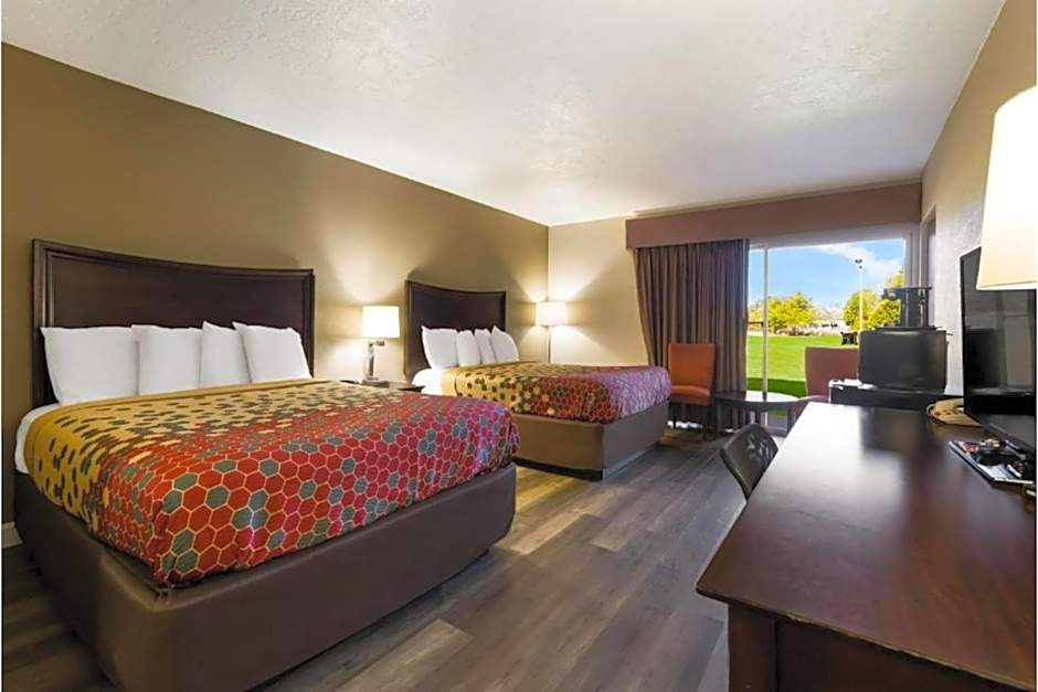 Perry Inn & Suites By Capital O National Fairground GA I 75