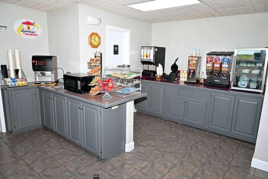 Super 8 by Wyndham Higginsville