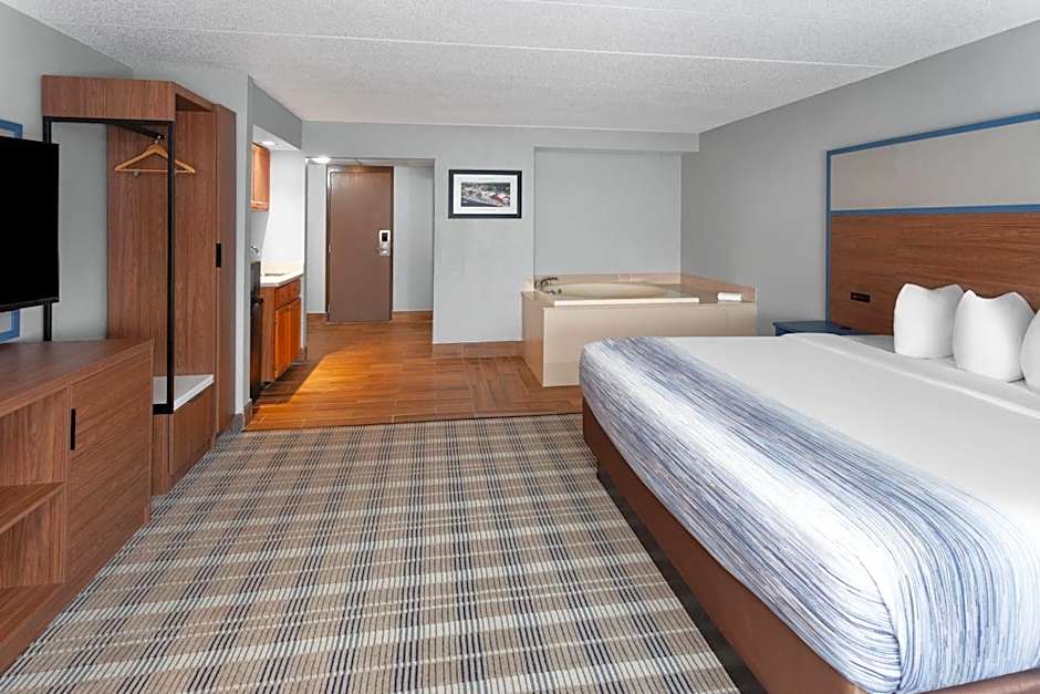 AmericInn & Suites by Wyndham Baraboo Event Center