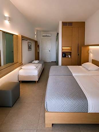 Standard Triple Room with Sea View