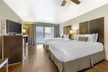 Non-Pet, 2 Queen Beds, Balcony, River View, Oversize Room