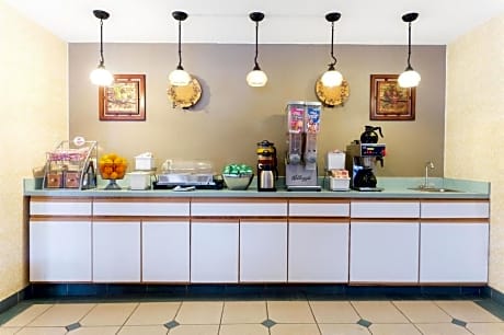 Super 8 by Wyndham Indian Head MD