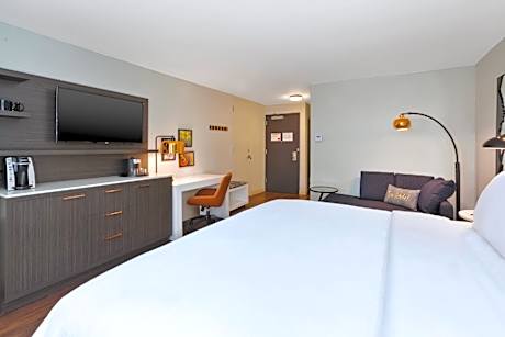 Deluxe King Room