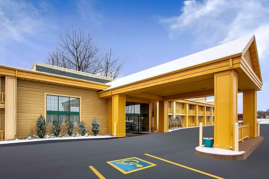La Quinta Inn & Suites by Wyndham Oshkosh