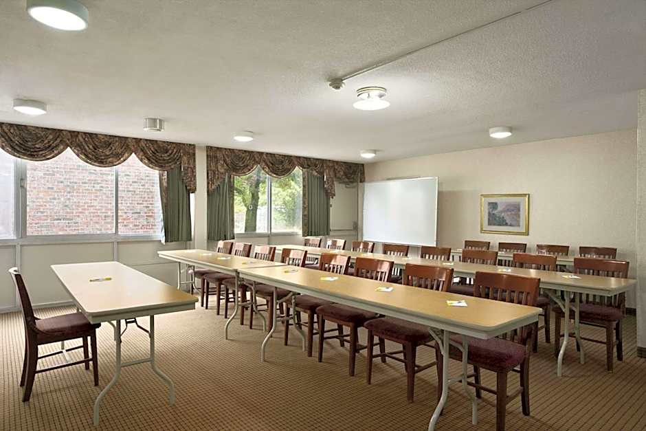 Days Inn by Wyndham Sidney OH