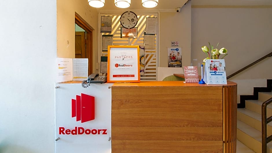 RedDoorz near C5 Kalayaan Avenue Makati