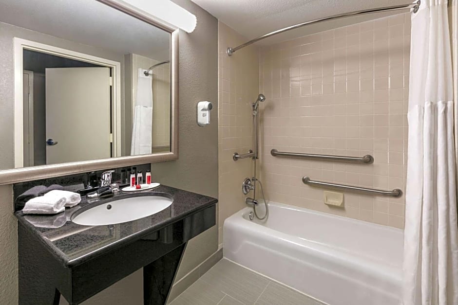 Ramada by Wyndham Texarkana