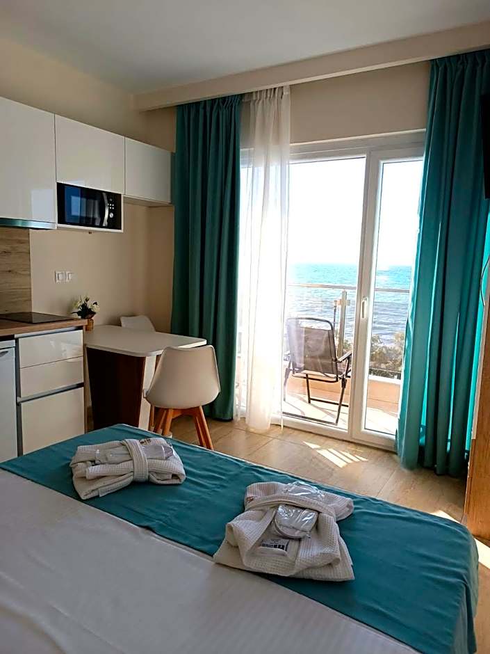 Navarino Luxe Suites
