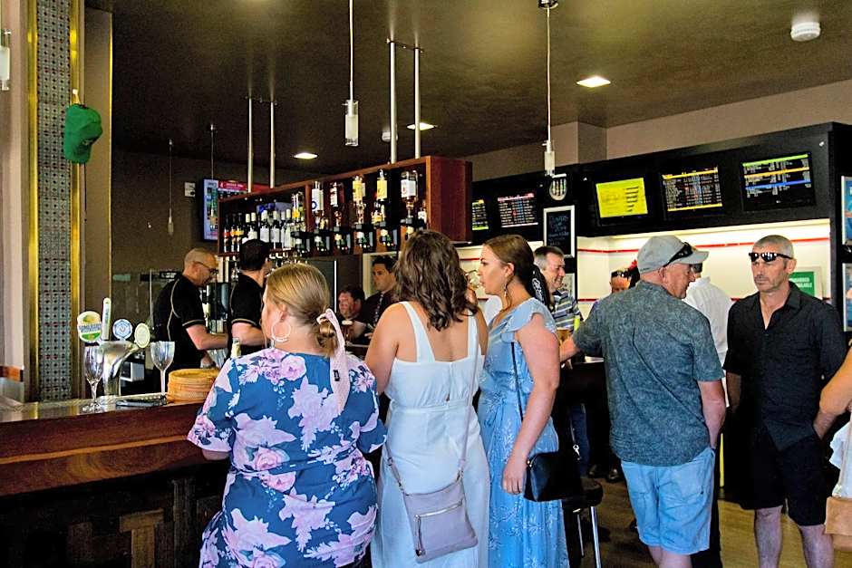 Deloraine Hotel