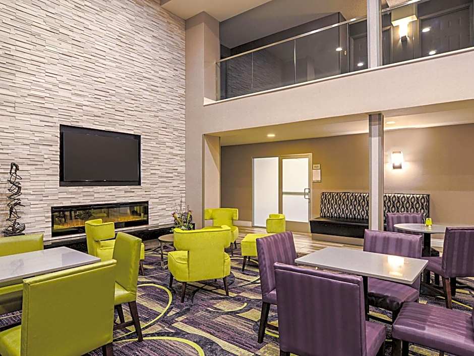 La Quinta Inn & Suites by Wyndham Denver Airport Dia