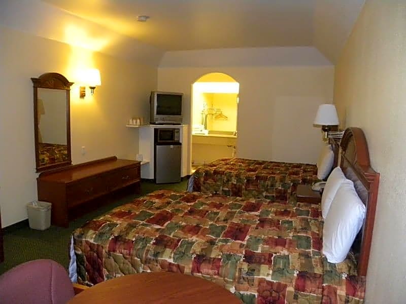 Executive Inn And Suites