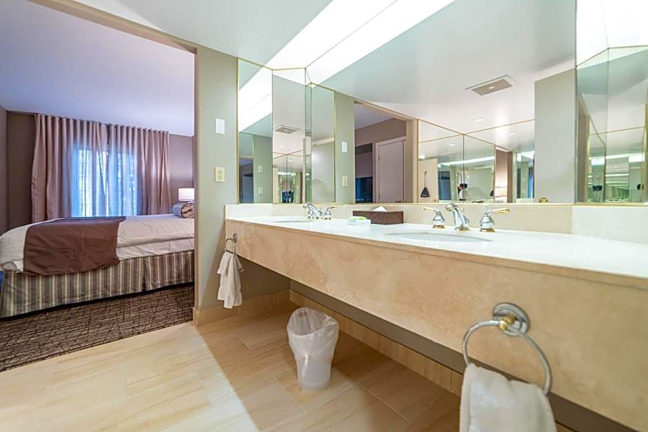 Horseshoe Valley Suites - The Azure