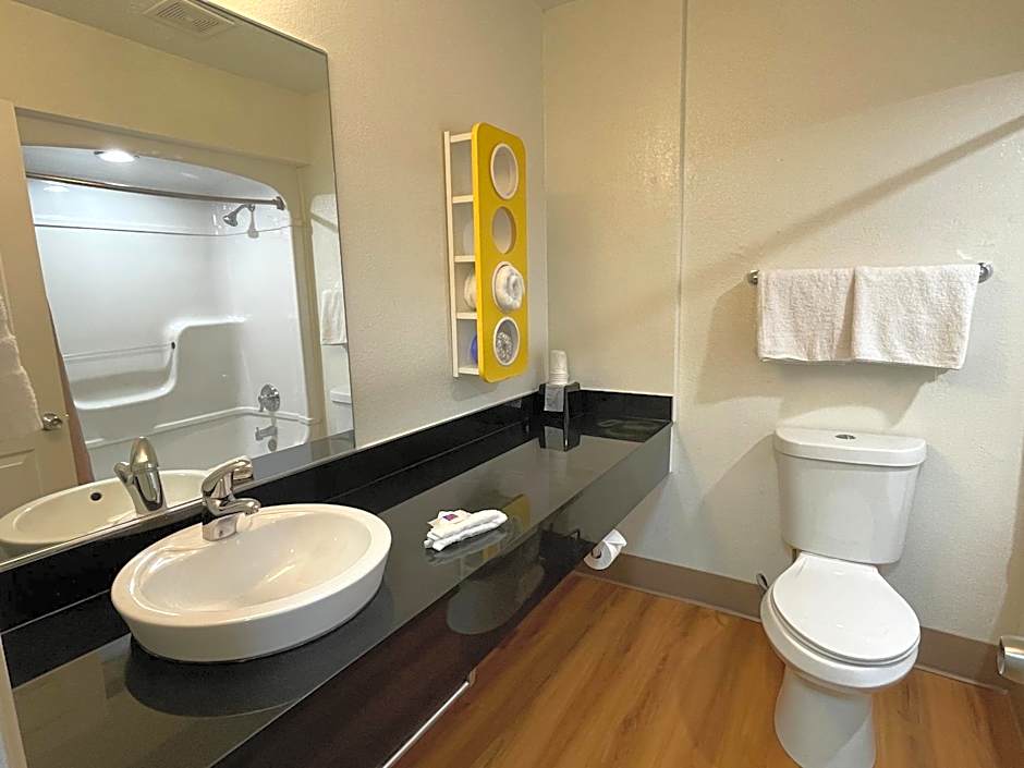 Motel 6-Duncanville, TX - Dallas