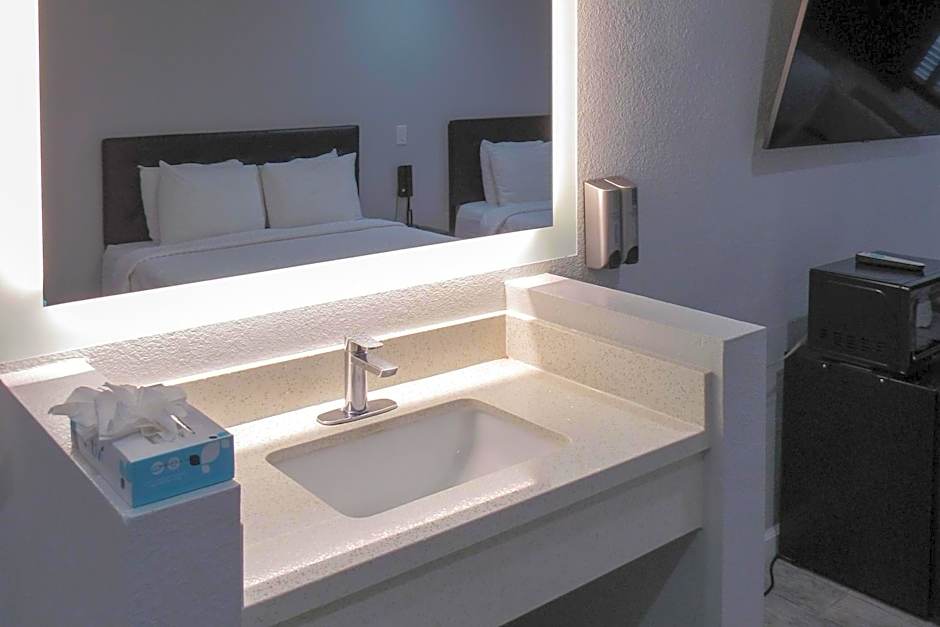 Capri Suites Anaheim