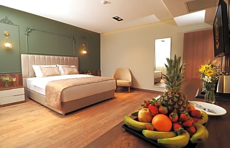 Deluxe Suite with Balcony