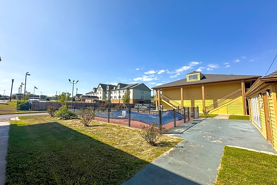 Bonita Lakes Inn