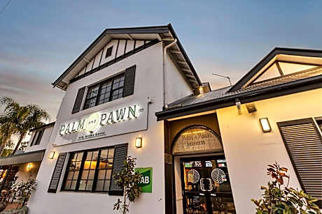 Palm and Pawn Motor Inn