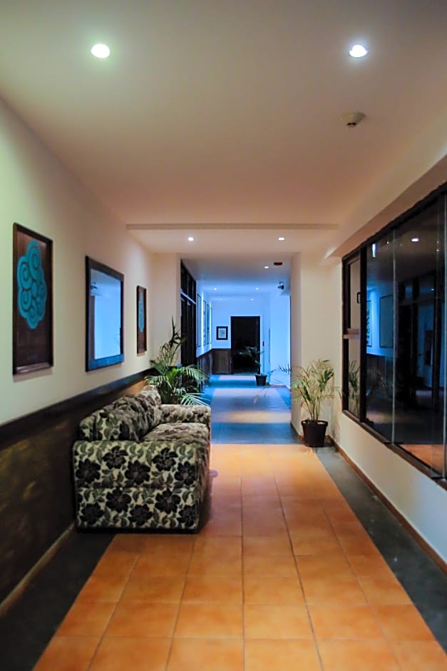 La Posada Hotel & Beach Club