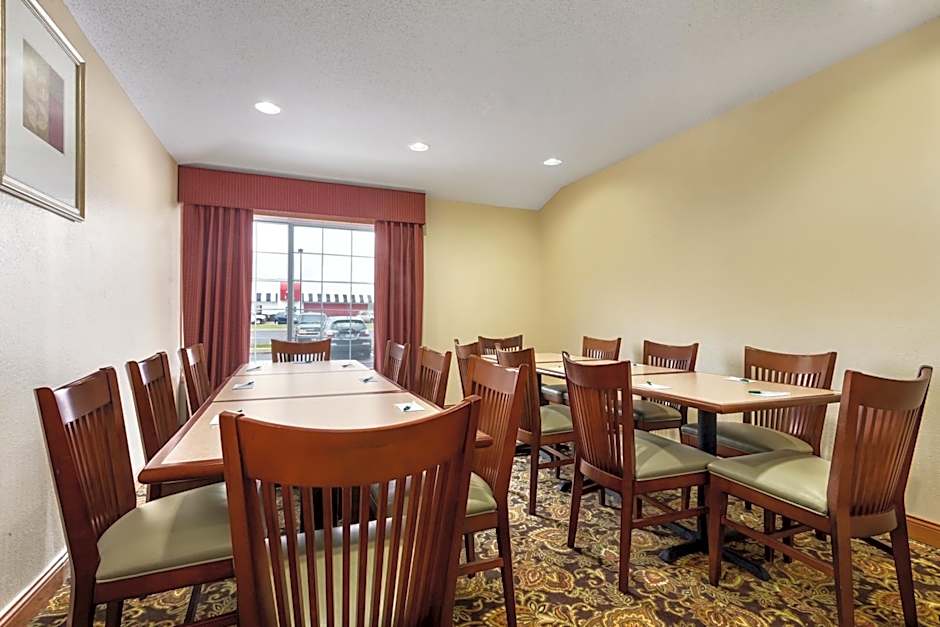 Country Inn & Suites by Radisson, Marion, OH