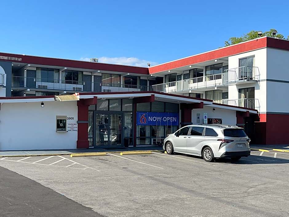 Motel 6 Raleigh, NC - Downtown South