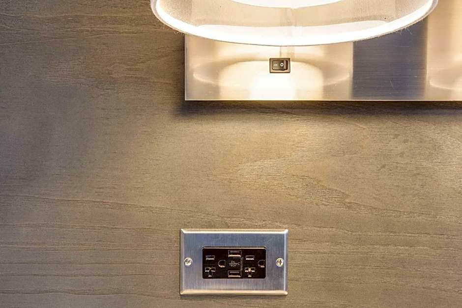 DoubleTree by Hilton Racine Harbourwalk