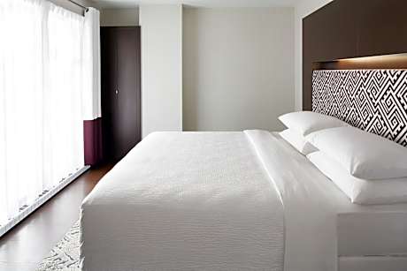 1 Bedroom Executive Suite, 1 King, Sofa bed