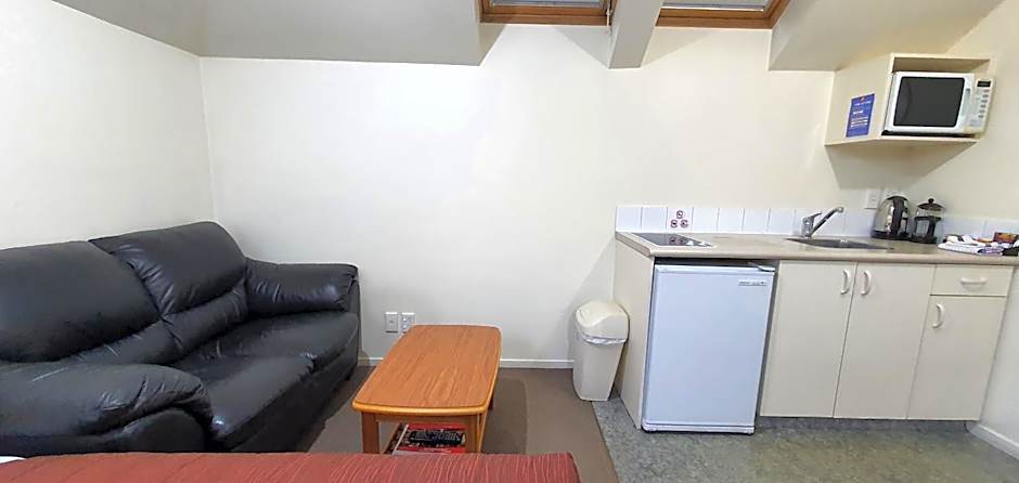 Rosewood Court Motel