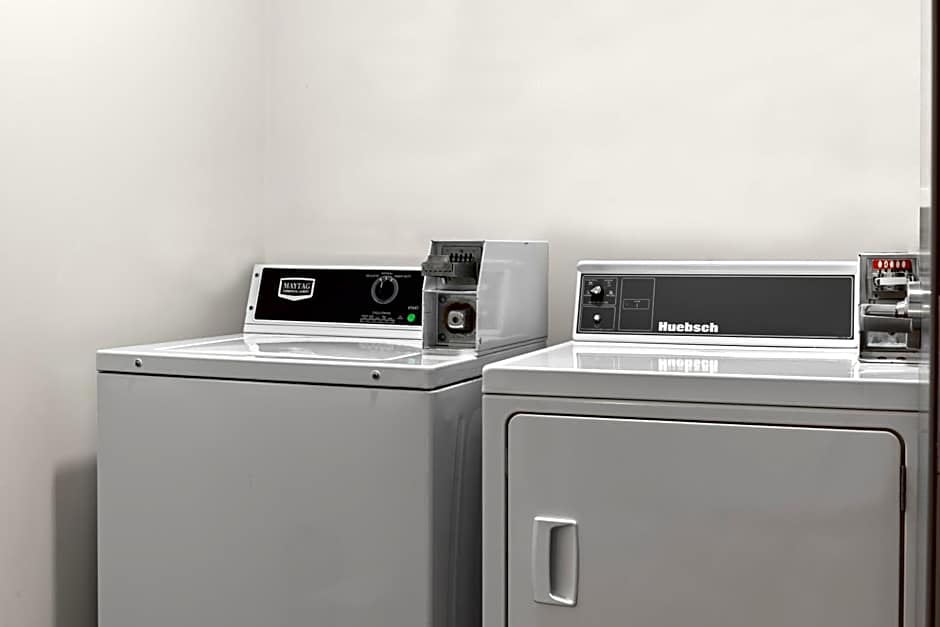 Days Inn by Wyndham Steinbach