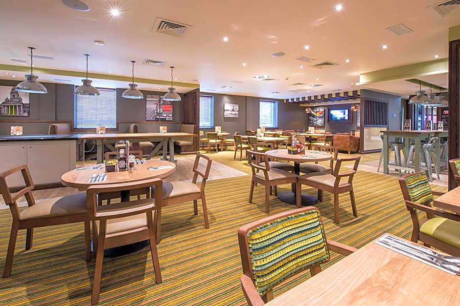 Premier Inn Portsmouth City Centre