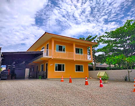 Gênesis Beach Hostel! Quartos compartilhados e privativos na Pinheira