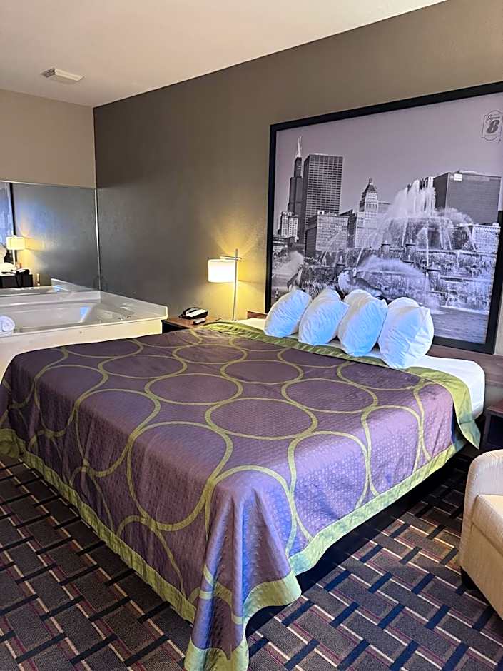 Super 8 by Wyndham Valparaiso