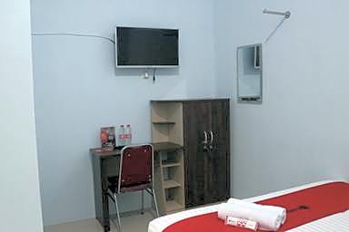 RedDoorz Syariah near Suncity Mall Madiun