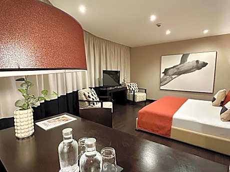 Deluxe Suite with Spa Bath