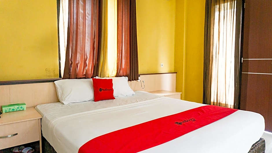 RedDoorz near Pelabuhan Jayapura