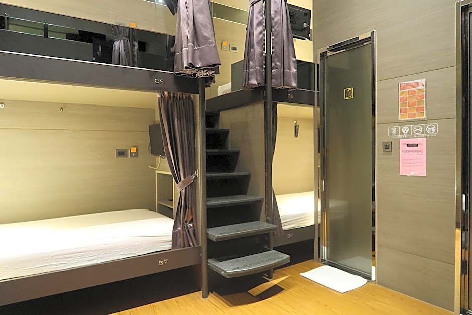 Amici Hotel Six Star Hostel