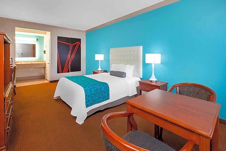 Howard Johnson Hotel & Suites by Wyndham Pico Rivera