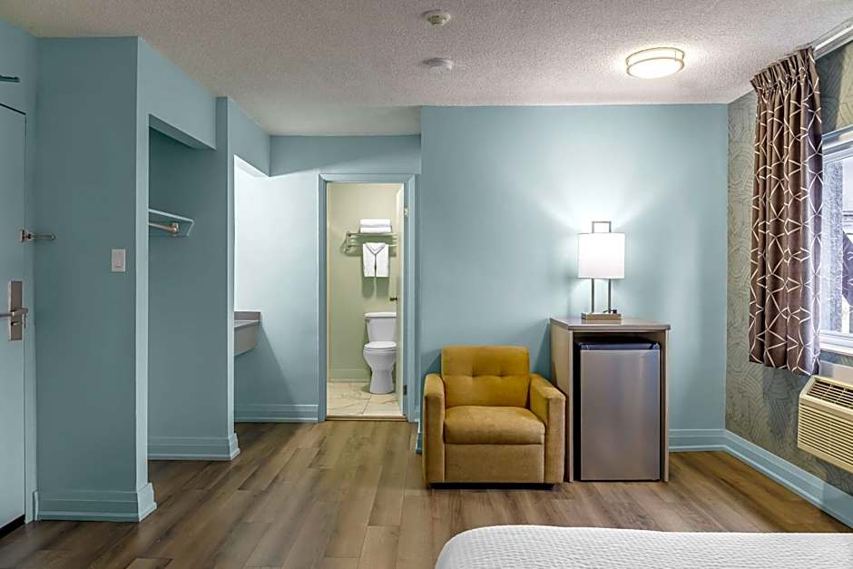 Motel 6 Niagara Falls, ON Near the Falls