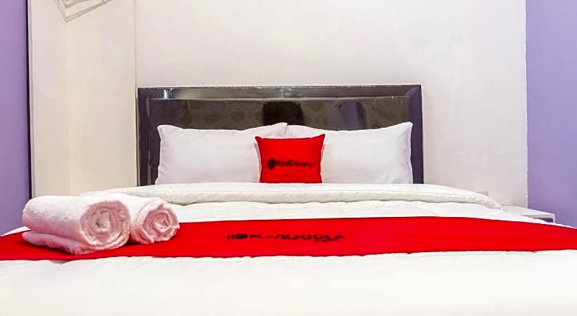 RedDoorz Plus @ Tuparev Cirebon 2.